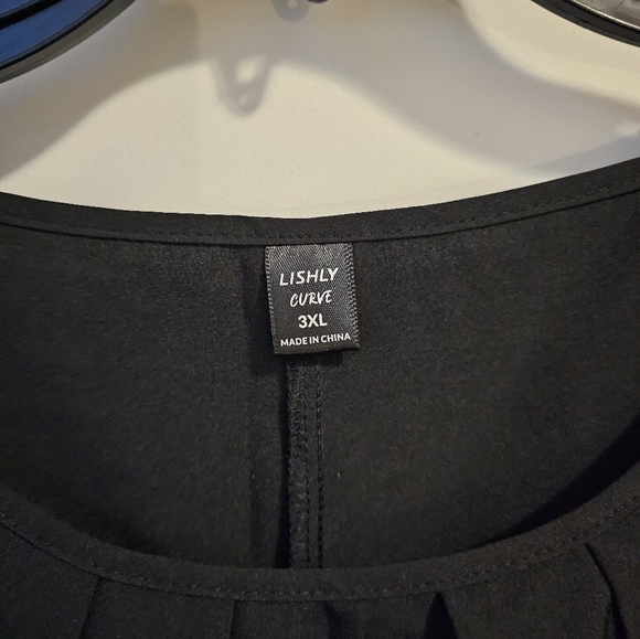 SHEIN Black dress with pattern sleeve - Picture 4 of 8